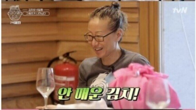  한국 예능에서 김치 먹고 체념한 외국인