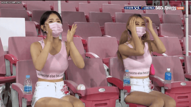 대기중인기아타이거즈의치어리더처자투톱