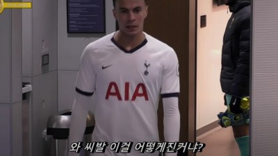  선수들간의 싸움을 지켜본 감독