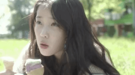 아이유한테 아이스크림 뺏기