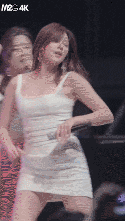 오하영 하얀 원피스