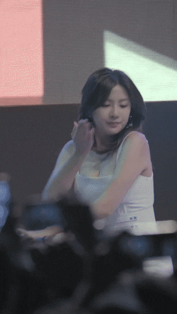 오하영 하얀 원피스