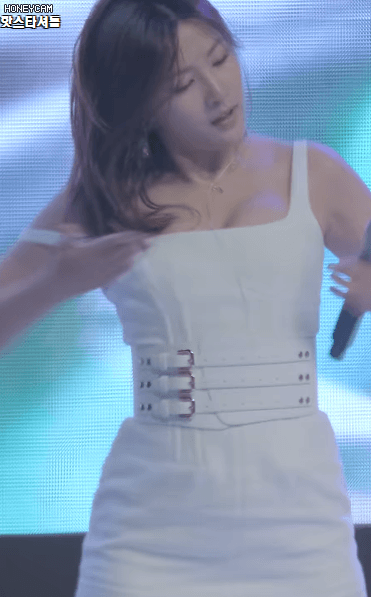 오하영 하얀 원피스