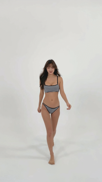 줄무늬 속옷 입고 걸어오는 ㅊㅈ